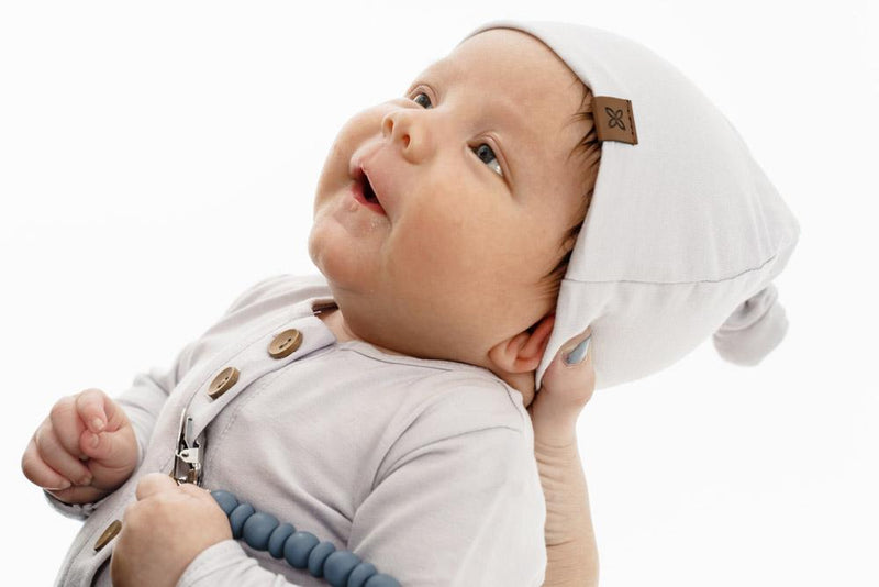 Load image into Gallery viewer, KNOTTED HAT
